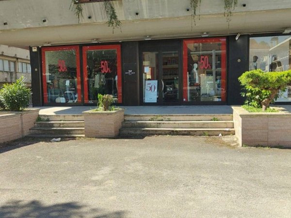 locale commerciale in affitto a Mercogliano