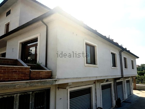 locale commerciale in affitto a Mirabella Eclano