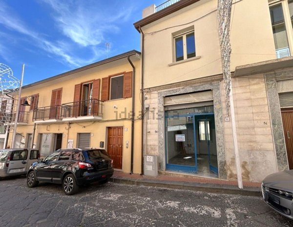 locale commerciale in affitto a Mirabella Eclano