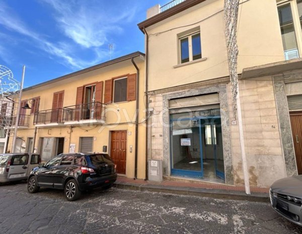 negozio in affitto a Mirabella Eclano