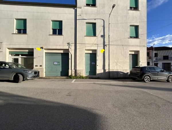 negozio in affitto a Mirabella Eclano