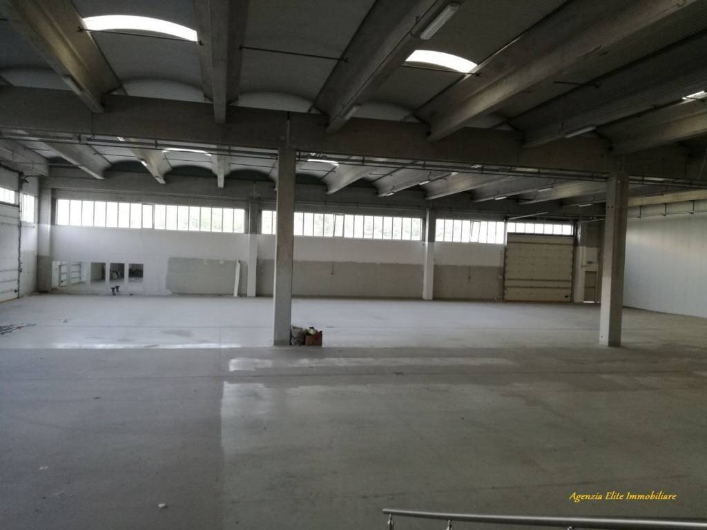 locale commerciale in affitto a Monteforte Irpino