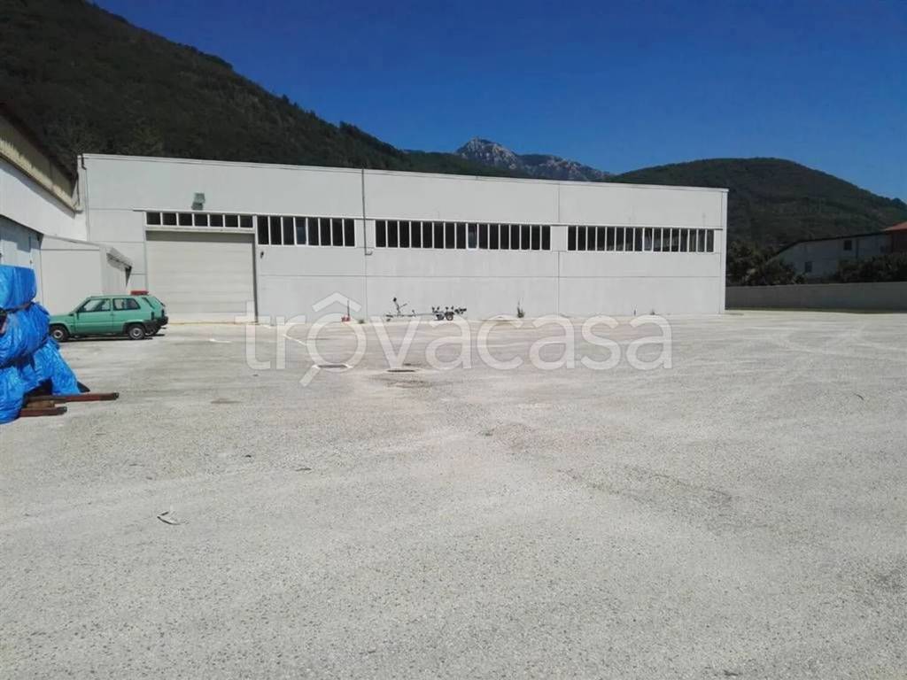 locale commerciale in affitto a Monteforte Irpino