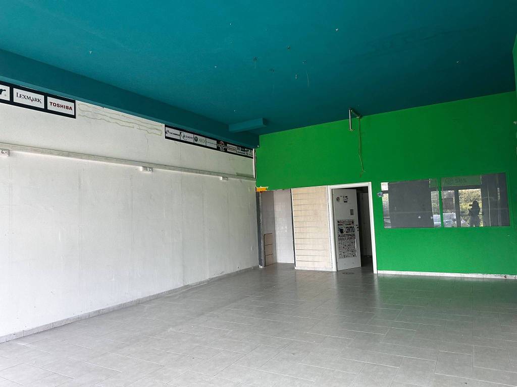 negozio in affitto a Monteforte Irpino in zona Molinelle