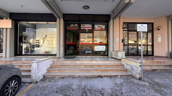 negozio in affitto a Monteforte Irpino in zona Alvanella