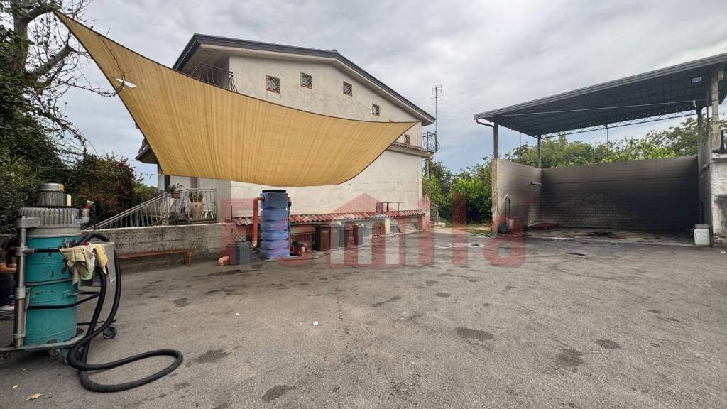 negozio in affitto a Mugnano del Cardinale