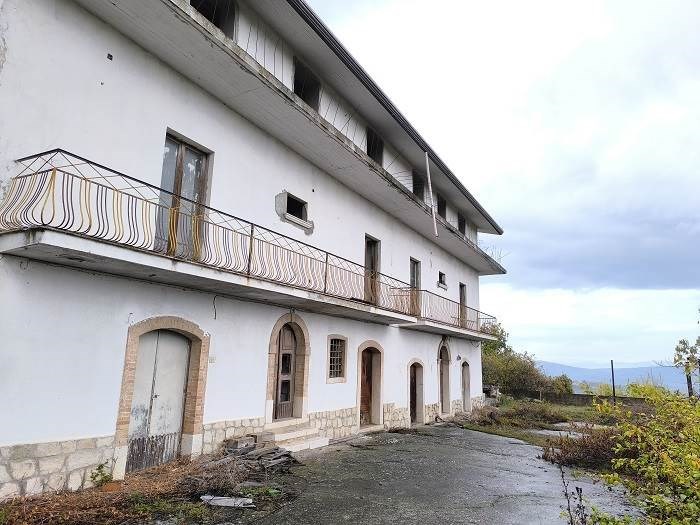 negozio in affitto a Pietradefusi