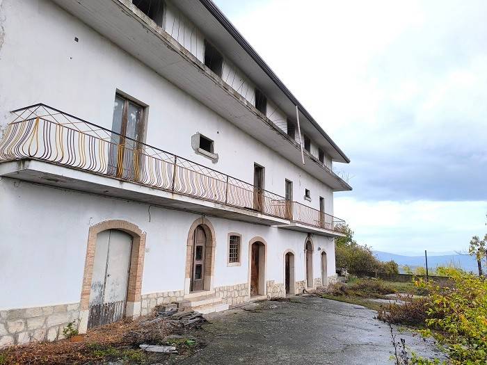 negozio in affitto a Pietradefusi