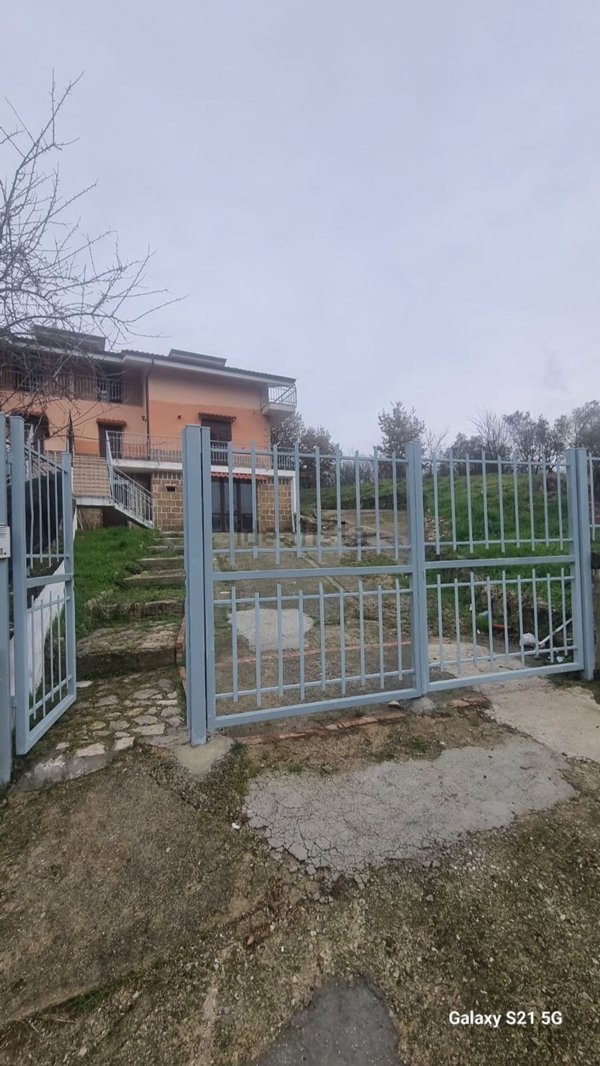 casa indipendente in affitto a San Potito Ultra