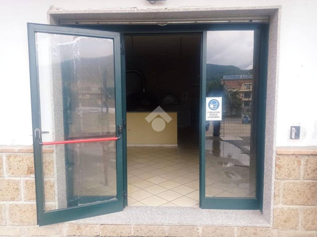 locale commerciale in affitto a Serino