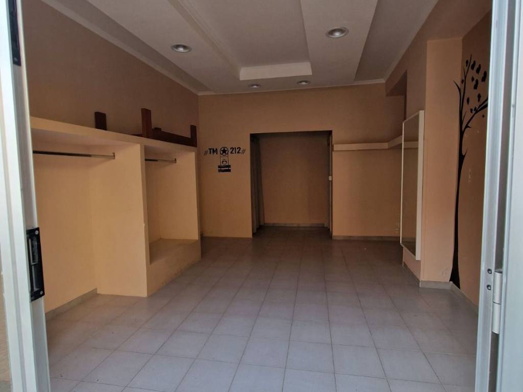 negozio in affitto a Solofra