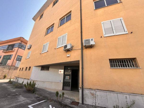 capannone in affitto a Solofra