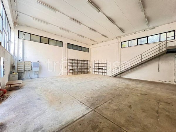 locale commerciale in affitto a Solofra