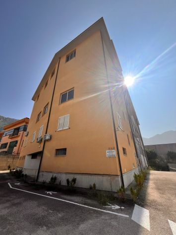 locale commerciale in affitto a Solofra