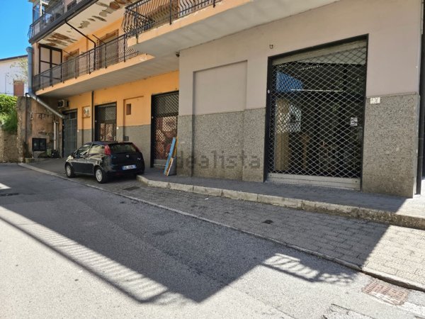 locale commerciale in affitto a Solofra