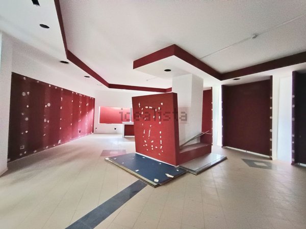 locale commerciale in affitto a Solofra