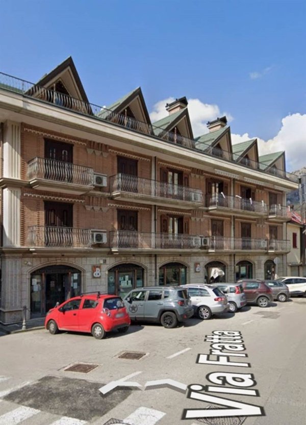 negozio in affitto a Solofra