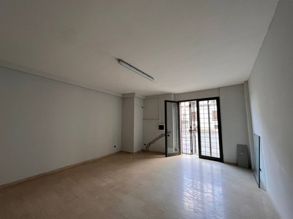 locale commerciale in affitto a Solofra