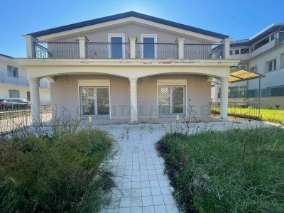 negozio in affitto a Sperone