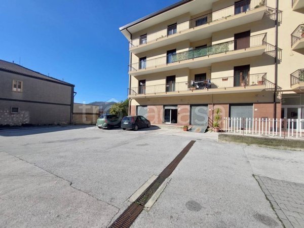 negozio in affitto a Montoro in zona Piazza di Pandola