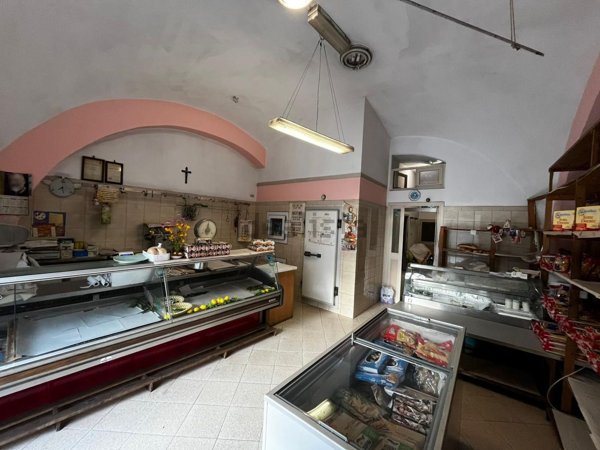 locale commerciale in affitto a Montoro in zona San Pietro