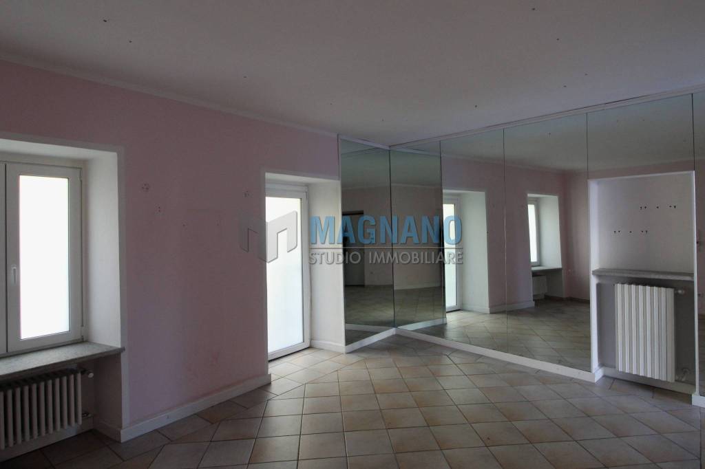 negozio in affitto a Barge