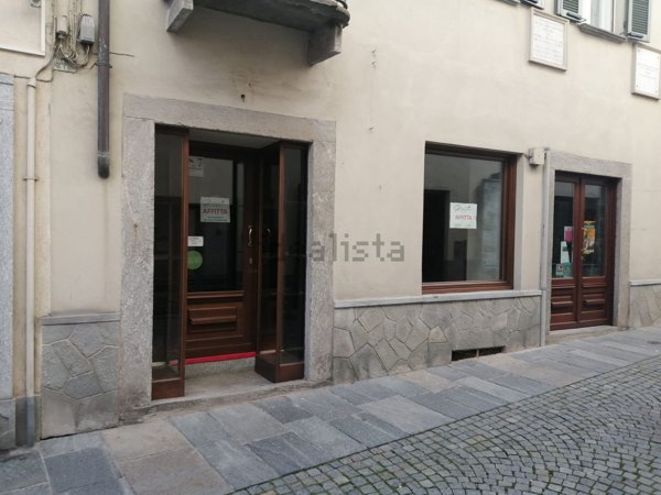 locale commerciale in affitto a Barge