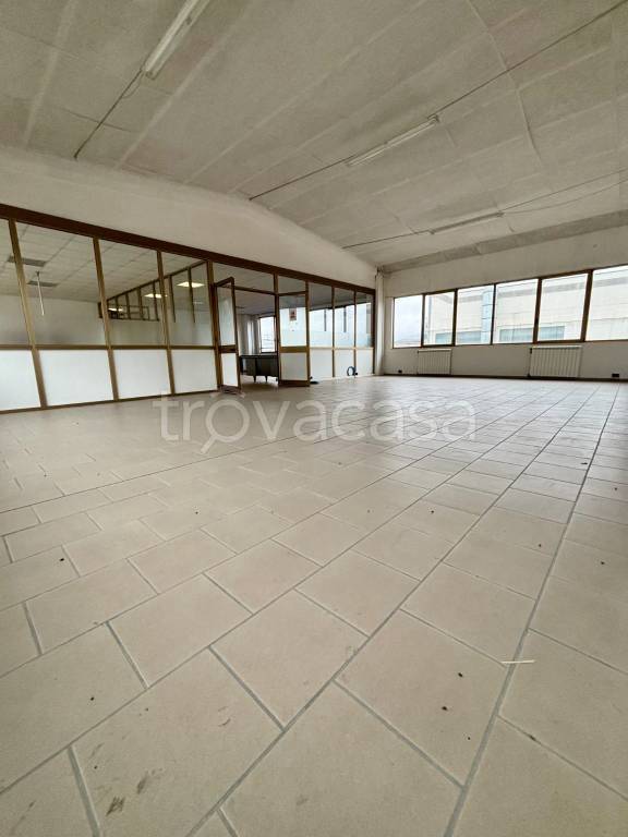 locale commerciale in affitto a Borgo San Dalmazzo