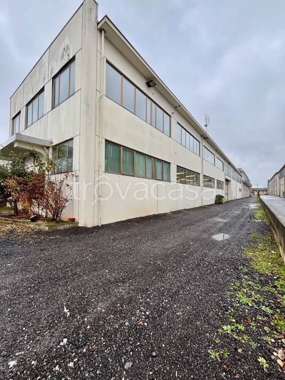 locale commerciale in affitto a Borgo San Dalmazzo
