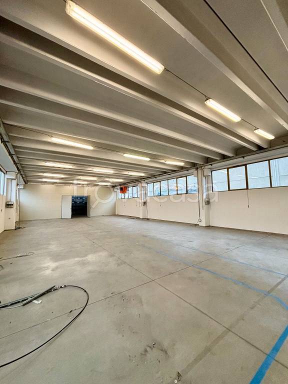 locale commerciale in affitto a Borgo San Dalmazzo