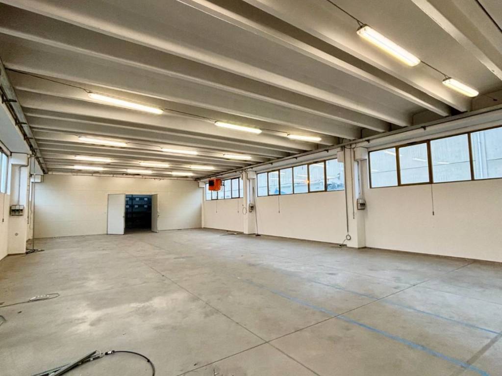 locale commerciale in affitto a Borgo San Dalmazzo