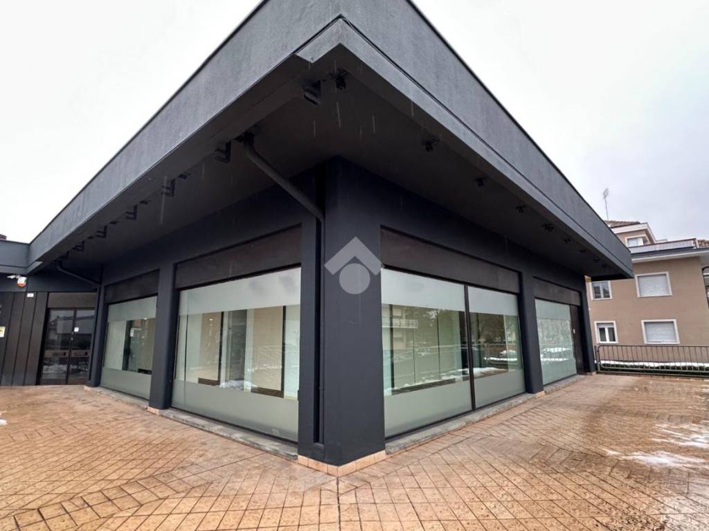 negozio in affitto a Borgo San Dalmazzo