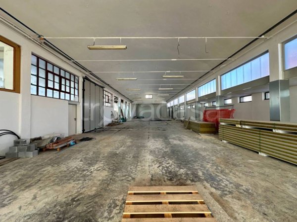 locale commerciale in affitto a Borgo San Dalmazzo