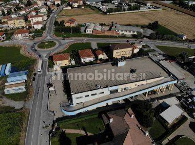 locale commerciale in affitto a Bra in zona Piumati