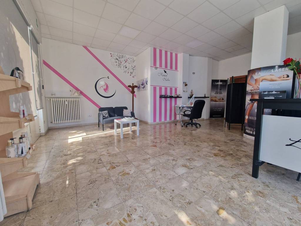 negozio in affitto a Bra