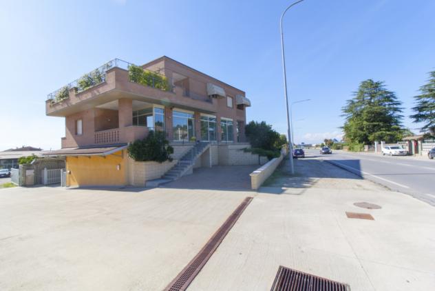 locale commerciale in affitto a Bra in zona Bandito