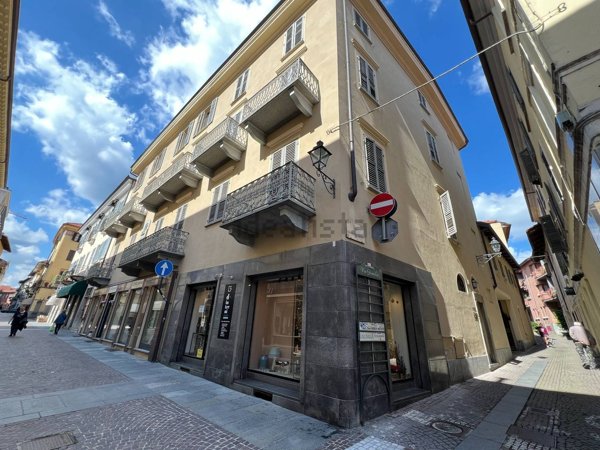 locale commerciale in affitto a Bra