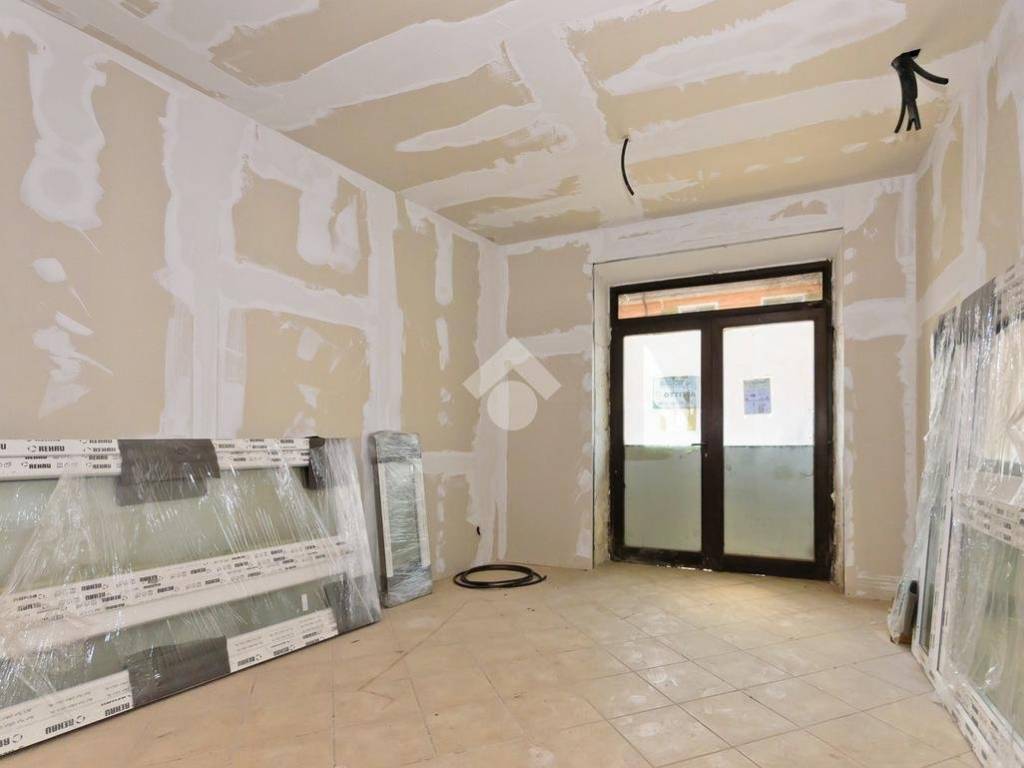 negozio in affitto a Bra