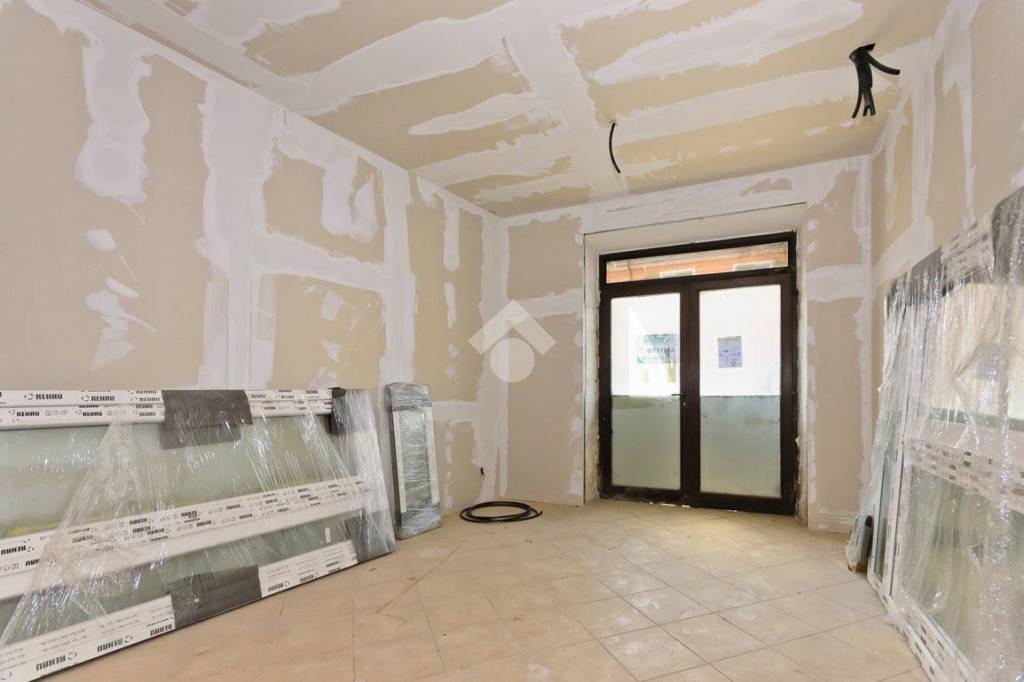 negozio in affitto a Bra