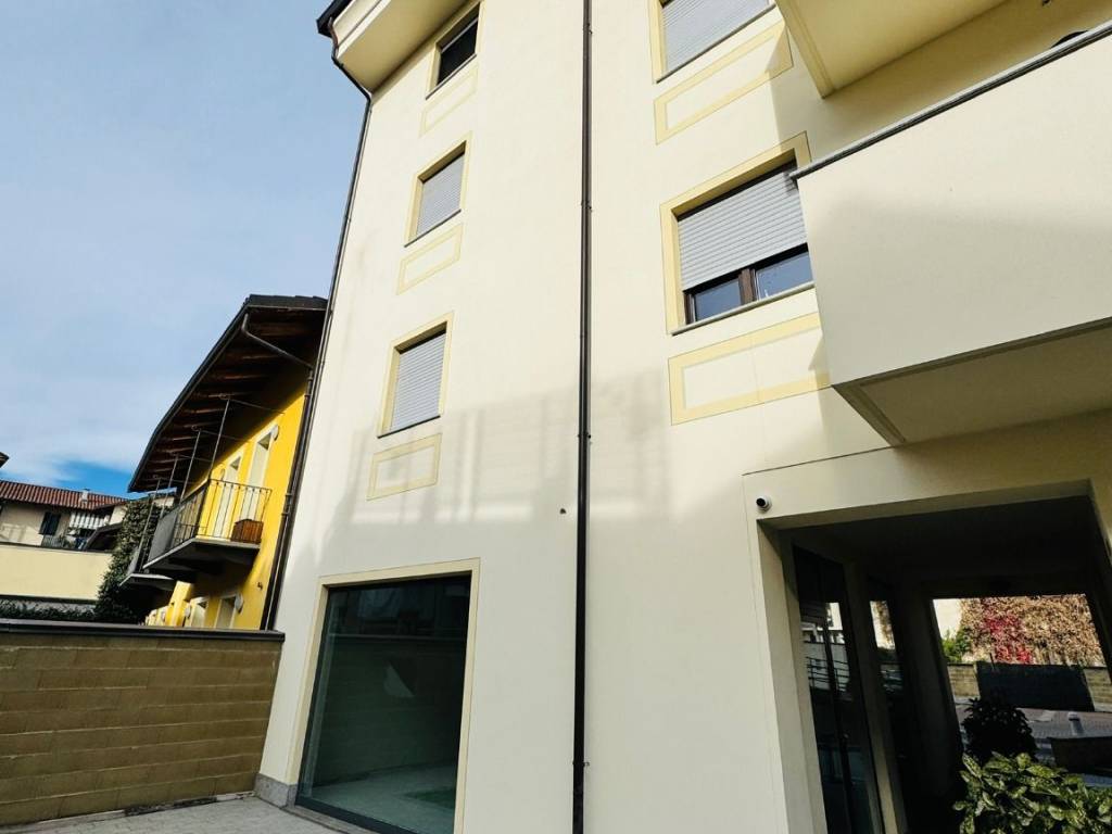 negozio in affitto a Bra