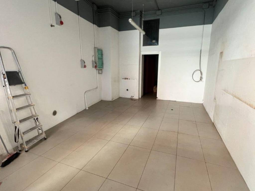 negozio in affitto a Bra