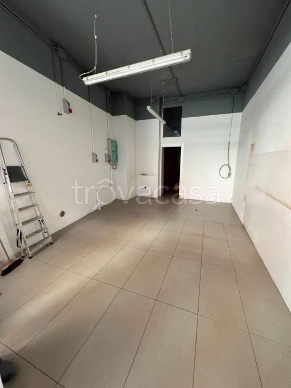 negozio in affitto a Bra