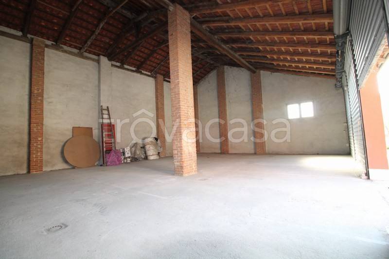 locale commerciale in affitto a Bra