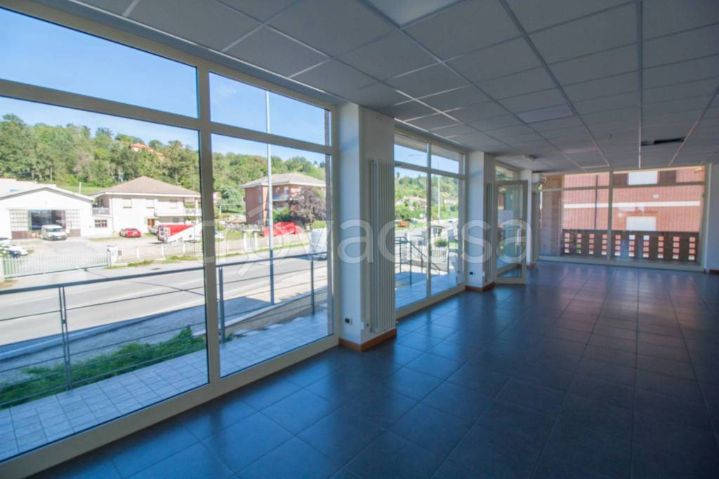 negozio in affitto a Bra in zona Bandito