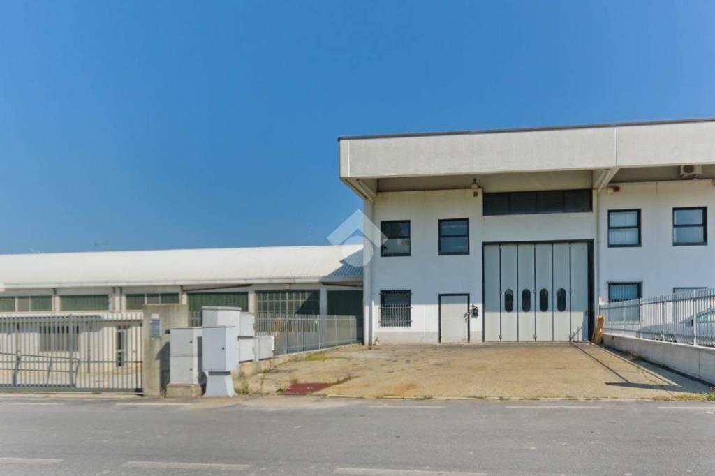 locale commerciale in affitto a Bra