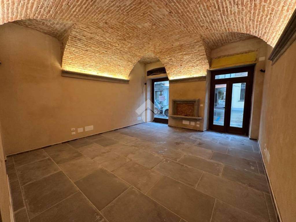 negozio in affitto a Bra