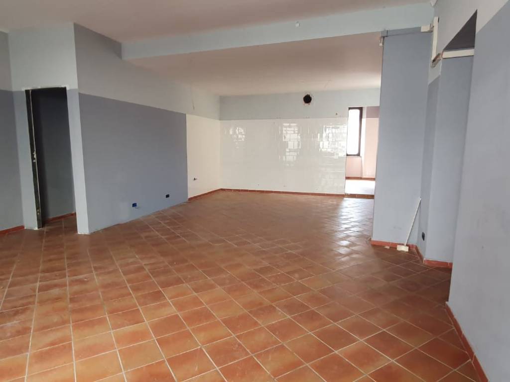negozio in affitto a Bra