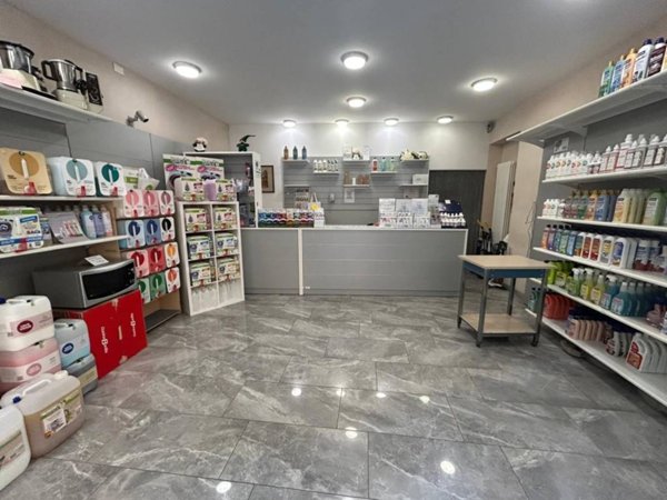 negozio in affitto a Bra