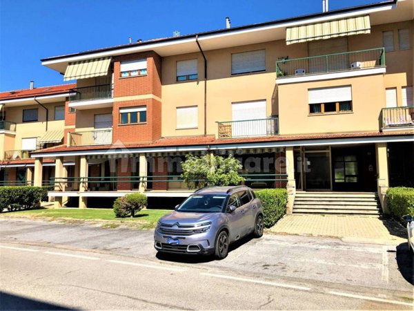locale commerciale in affitto a Bra