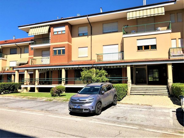 locale commerciale in affitto a Bra